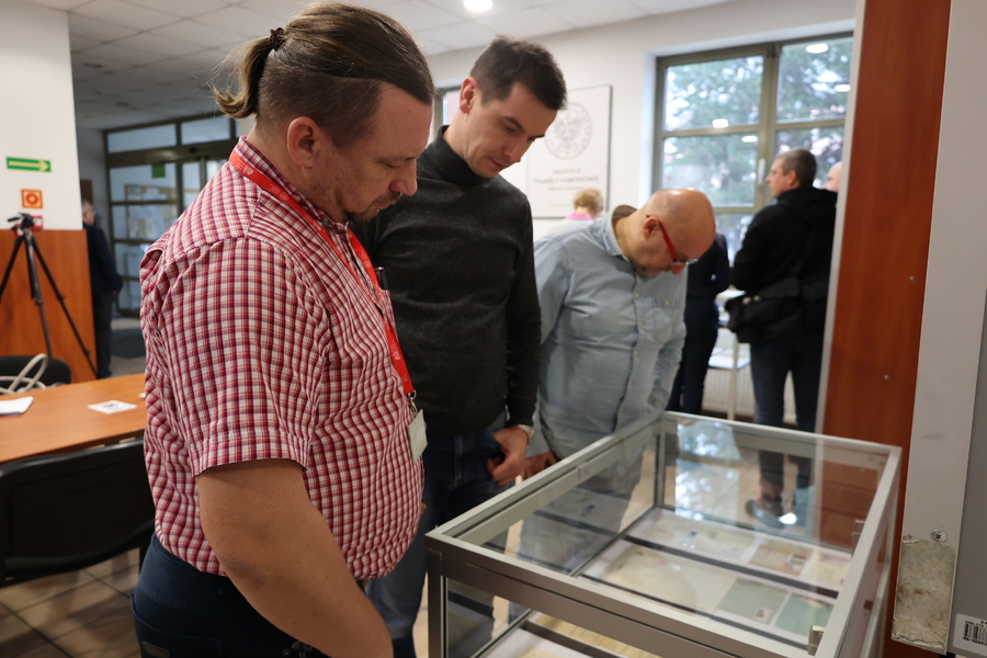 Wystawa eksponatów filatelistycznych dotyczących cenzury korespondencji w okresie stanu wojennego w Polsce – Rzeszów, 13 grudnia 2023 . Fot. Katarzyna Gajda-Bator (IPN)