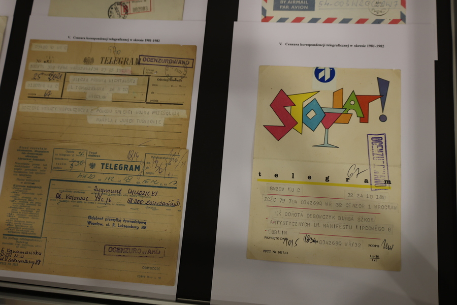 Wystawa eksponatów filatelistycznych dotyczących cenzury korespondencji w okresie stanu wojennego w Polsce – Rzeszów, 13 grudnia 2023 . Fot. Katarzyna Gajda-Bator (IPN)