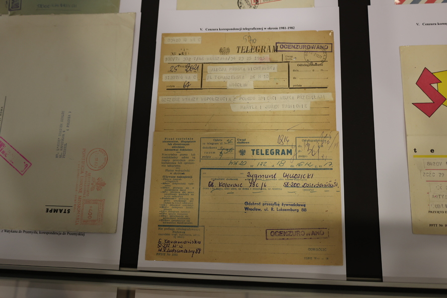 Wystawa eksponatów filatelistycznych dotyczących cenzury korespondencji w okresie stanu wojennego w Polsce – Rzeszów, 13 grudnia 2023 . Fot. Katarzyna Gajda-Bator (IPN)
