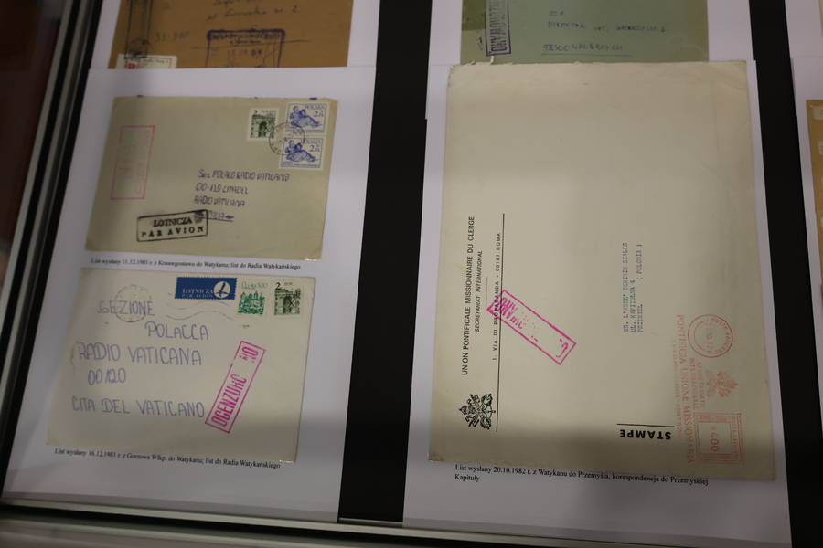 Wystawa eksponatów filatelistycznych dotyczących cenzury korespondencji w okresie stanu wojennego w Polsce – Rzeszów, 13 grudnia 2023 . Fot. Katarzyna Gajda-Bator (IPN)