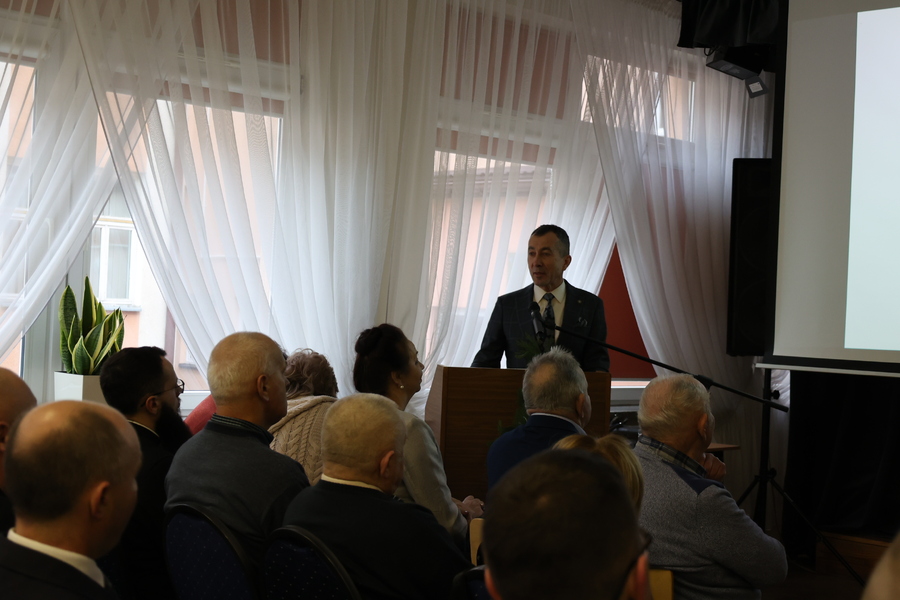 Prof. dr hab. Grzegorz Ostasz podczas prezentacji książki „Gdy życie było walką. Podpułkownik Józef Maciołek (1900-1973)” – Błażowa, 17 grudnia 2023. Fot. Katarzyna Gada-Bator (IPN)