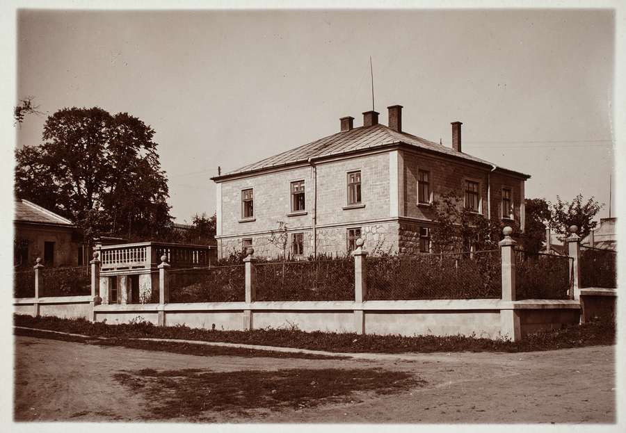 Plik 017. Willa Kotowiczów przy ul. Dekerta 4 w Rzeszowie w latach 30. XX w.