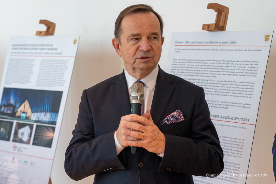 Władysław Ortyl marszałek województwa podkarpackiego podczas prezentacji wystawy „Samarytanie z Markowej” w Brukseli – 30 stycznia 2024. Fot. Anna Magda