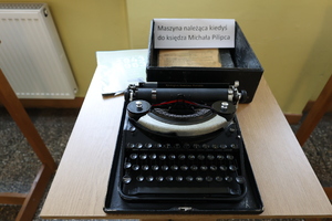 Maszyna do pisania należąca do ks. Michała Pilipca – Błażowa Dolna, 15 lutego 2024. Fot. Katarzyna Gajda-Bator (IPN)