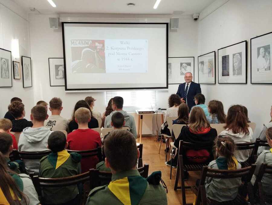 Obchody 80. rocznicy bitwy o Monte Cassino – Wielopole Skrzyńskie, 18 maja 2024. Anna Walczyk, Sylwia Zapał