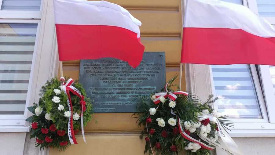 Tablica upamiętniająca Akcję „Kośba” na ulicy Batorego w Rzeszowie.